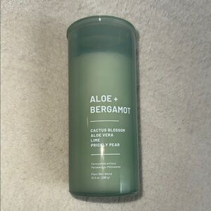 Aloe + Bergamot  Candle -‎ Green
